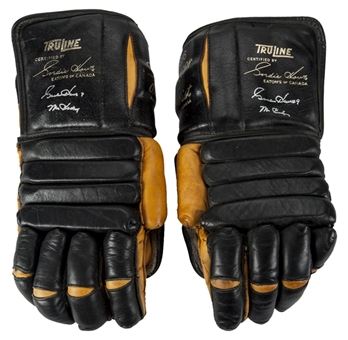Gordie Howe Signed Vintage Hockey Gloves "Mr Hockey" - Both Signed (JSA)